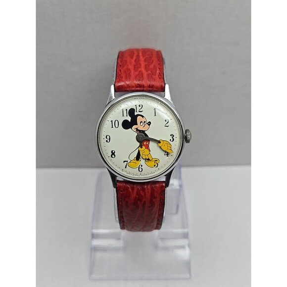 Vintage Ingersoll By Timex Mickey Mouse Wind Up Watch 30101 WDP Red Leather Mens - Picture 1 of 13